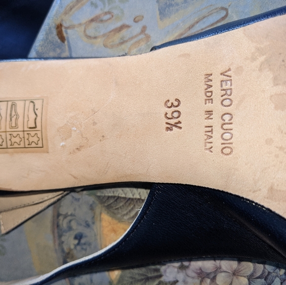 Leather two-toned kitten heels - Picture 9 of 9